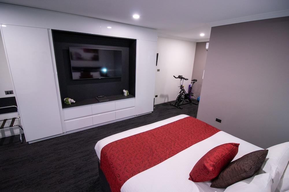 Golden West Motor Motel 3*