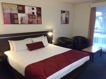Golden West Motor Motel 3*