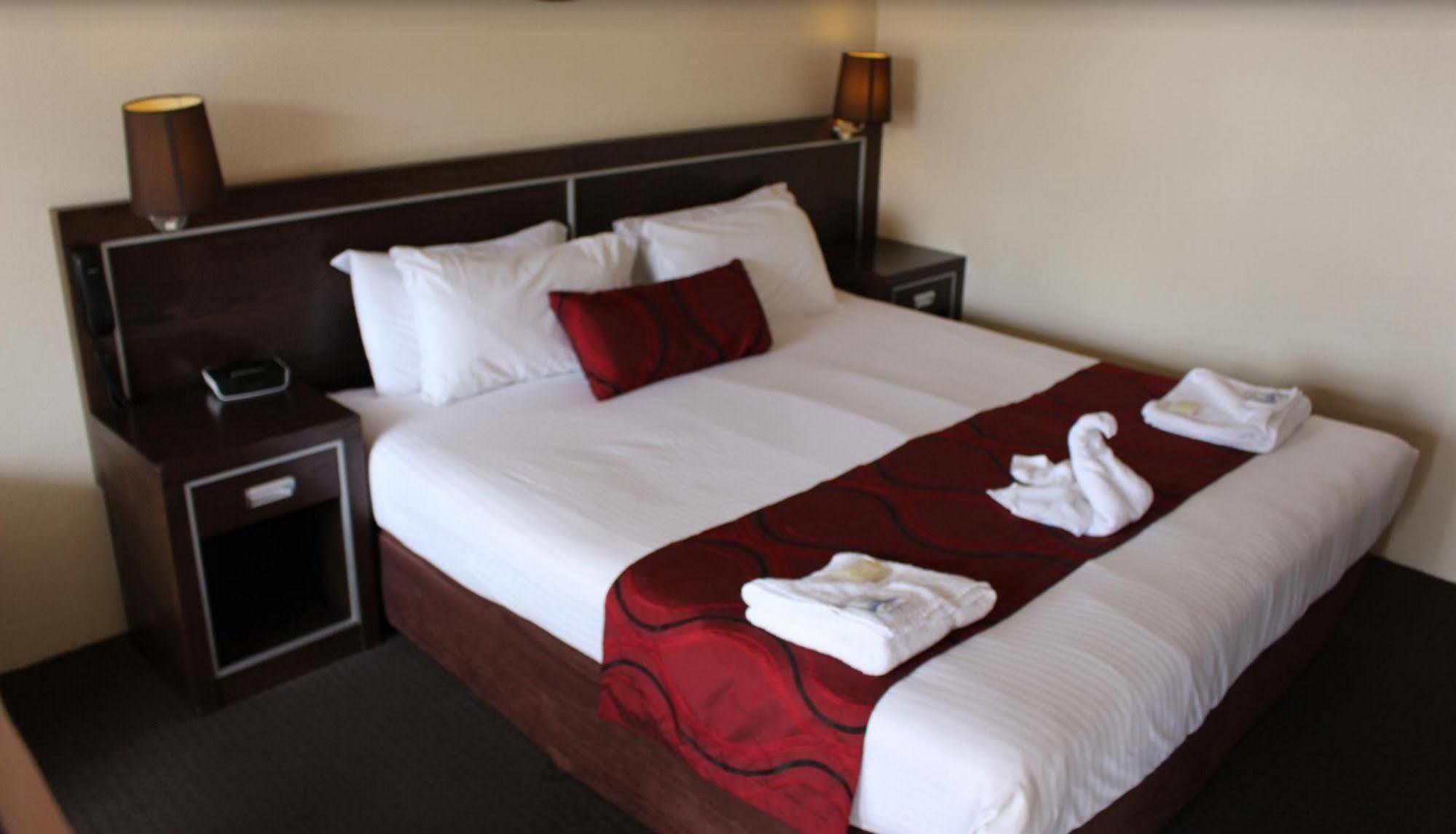 Golden West Motor Motel 3*
